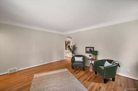 Living - 277 Beaupre Ave, Grosse Pointe Farms, MI 48236 photo 5 of 7