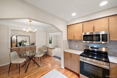 Dining - 277 Beaupre Ave, Grosse Pointe Farms, MI 48236 photo 6 of 6