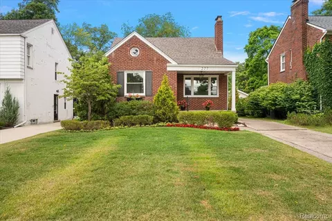 Exterior - 277 Beaupre Ave, Grosse Pointe Farms, MI 48236 photo 5 of 13