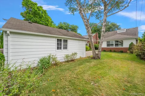 Exterior - 277 Beaupre Ave, Grosse Pointe Farms, MI 48236 photo 11 of 13
