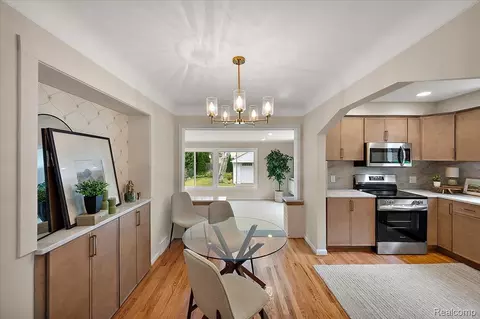 Dining - 277 Beaupre Ave, Grosse Pointe Farms, MI 48236 photo 2 of 6
