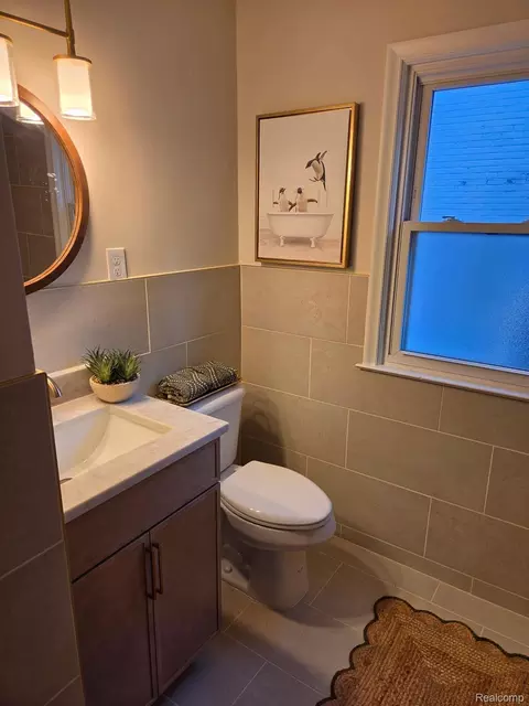 Bath - 277 Beaupre Ave, Grosse Pointe Farms, MI 48236 photo 1 of 4