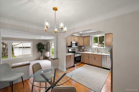 Dining - 277 Beaupre Ave, Grosse Pointe Farms, MI 48236 photo 3 of 6