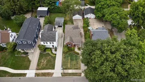View/Area - 277 Beaupre Ave, Grosse Pointe Farms, MI 48236 photo 7 of 8