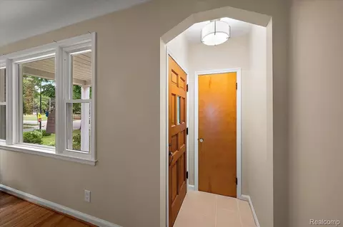 Entry Way - 277 Beaupre Ave, Grosse Pointe Farms, MI 48236 photo 1 of 2