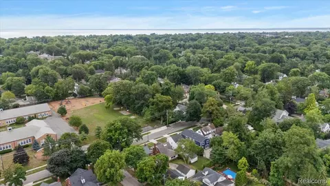 View/Area - 277 Beaupre Ave, Grosse Pointe Farms, MI 48236 photo 4 of 8