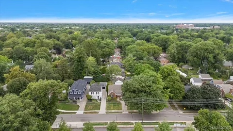 View/Area - 277 Beaupre Ave, Grosse Pointe Farms, MI 48236 photo 2 of 8