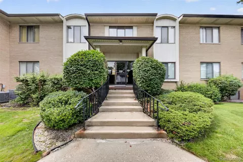 31915 W 14 Mile Rd, Farmington Hills, MI 48334