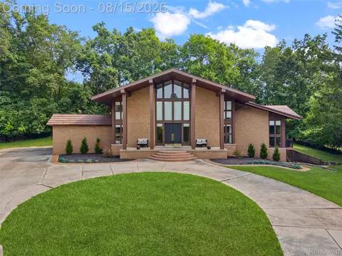 4994 Lake Bluff Road Rd, West Bloomfield, MI 48323