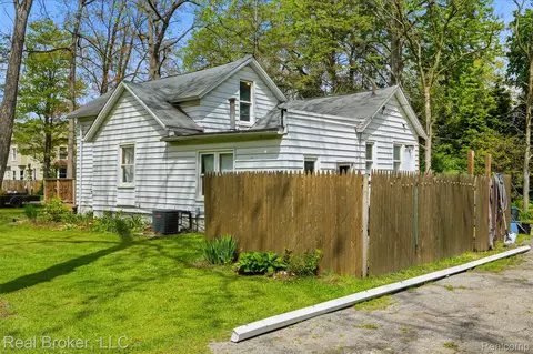 Exterior - 36553 Romulus Ave, Romulus, MI 48174 photo 7 of 7