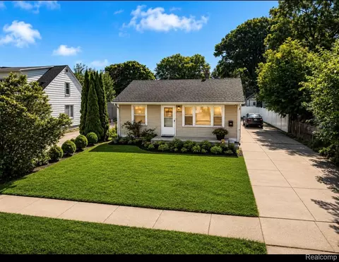 26536 Palmer Blvd, Madison Heights, MI 48071