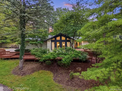 6733 Bloomfield Ln, West Bloomfield, MI 48322