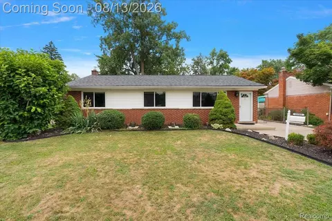 28505 Wentworth St, Livonia, MI 48154