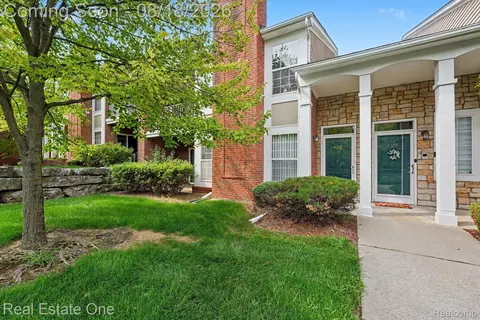4576 Berkshire Dr, Sterling Heights, MI 48314