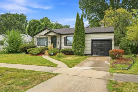 2229 E 8 Mile Rd, Grosse Pointe Woods, MI 48236 photo 2