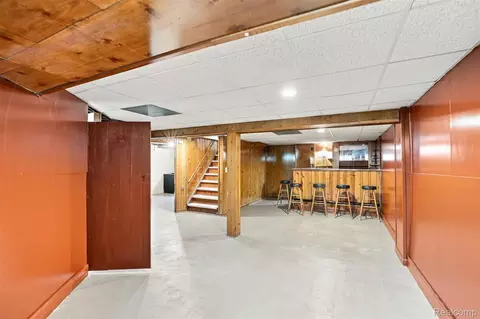 2229 E 8 Mile Rd, Grosse Pointe Woods, MI 48236 photo 14