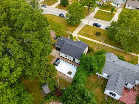 2229 E 8 Mile Rd, Grosse Pointe Woods, MI 48236 photo 30
