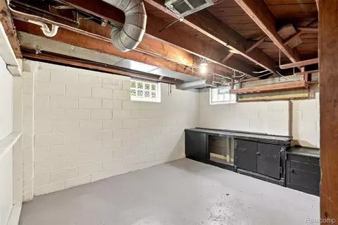 2229 E 8 Mile Rd, Grosse Pointe Woods, MI 48236 photo 18