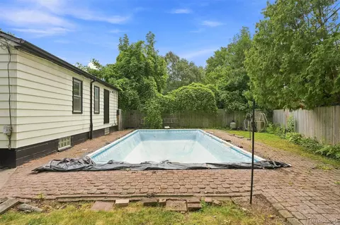 2229 E 8 Mile Rd, Grosse Pointe Woods, MI 48236 photo 24