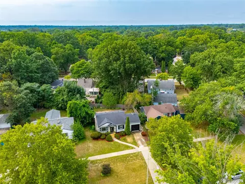 2229 E 8 Mile Rd, Grosse Pointe Woods, MI 48236 photo 27