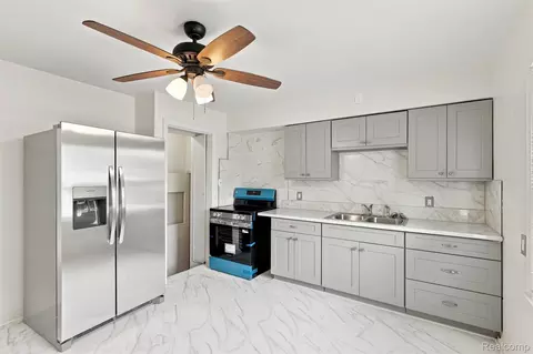 2229 E 8 Mile Rd, Grosse Pointe Woods, MI 48236 photo 7