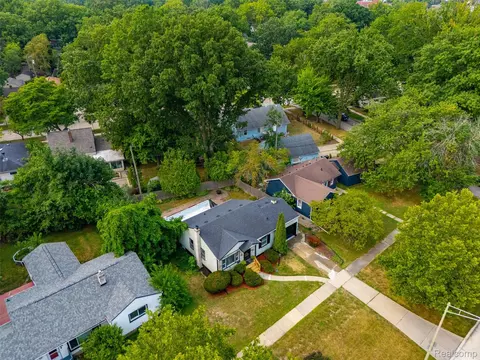 2229 E 8 Mile Rd, Grosse Pointe Woods, MI 48236 photo 28