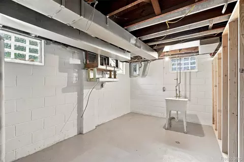 2229 E 8 Mile Rd, Grosse Pointe Woods, MI 48236 photo 21