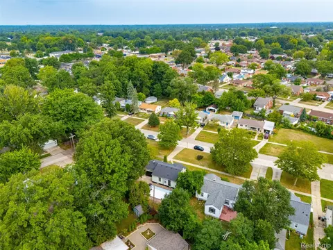 2229 E 8 Mile Rd, Grosse Pointe Woods, MI 48236 photo 31