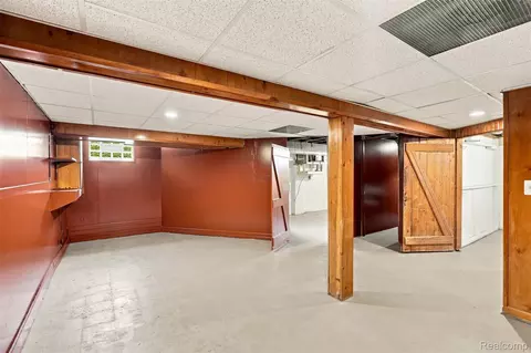2229 E 8 Mile Rd, Grosse Pointe Woods, MI 48236 photo 17
