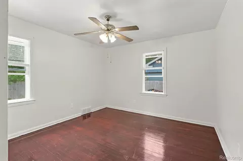 2229 E 8 Mile Rd, Grosse Pointe Woods, MI 48236 photo 12