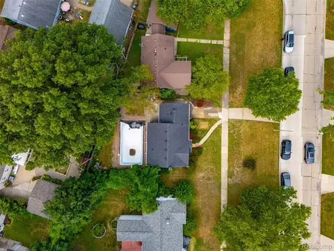2229 E 8 Mile Rd, Grosse Pointe Woods, MI 48236 photo 29