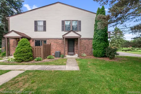 7777 Pontiac Lake Rd, Waterford, MI 48327