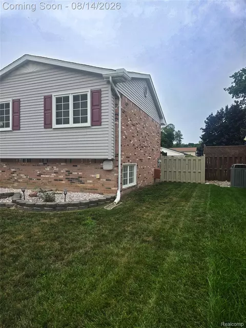 22792 Armstrong Ave, Brownstown, MI 48193 photo 2