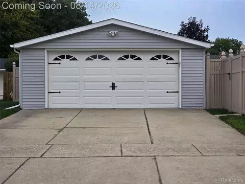 22792 Armstrong Ave, Brownstown, MI 48193 photo 4