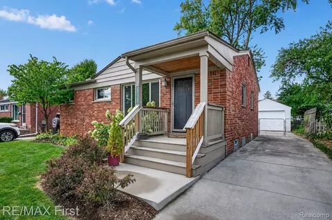 3213 Maplewood Ave, Royal Oak, MI 48073