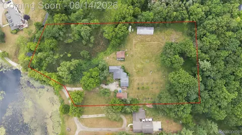 301 Willow Ln, Orion, MI 48362