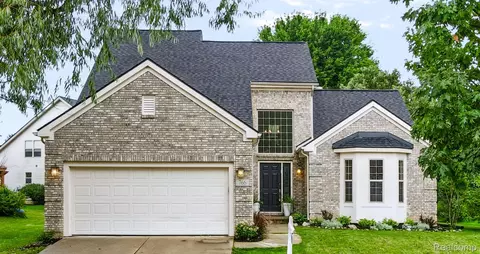 766 Pembroke Dr, Saline, MI 48176