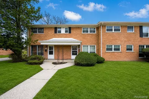 2708 W 13 Mile Rd, Royal Oak, MI 48073