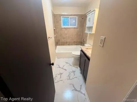 Entry Way - 21715 Dexter Ct, Warren, MI 48089 photo 2 of 2