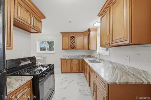 Kitchen - 21715 Dexter Ct, Warren, MI 48089 photo 2 of 2