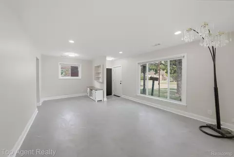 Living - 21715 Dexter Ct, Warren, MI 48089 photo 1 of 1