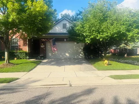 25843 Ashby Dr, Harrison, MI 48045