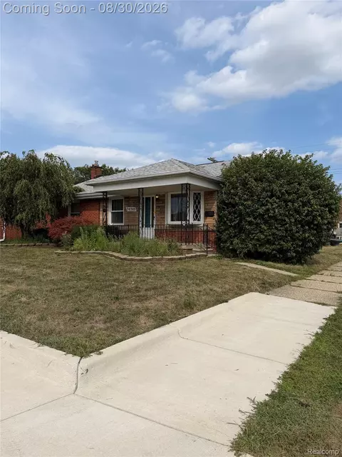 28302 Edward St, Roseville, MI 48066