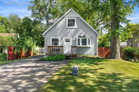 55875 Pontiac Trail Ct, Lyon, MI 48165