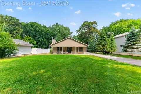 21288 Whitlock St, Farmington Hills, MI 48336