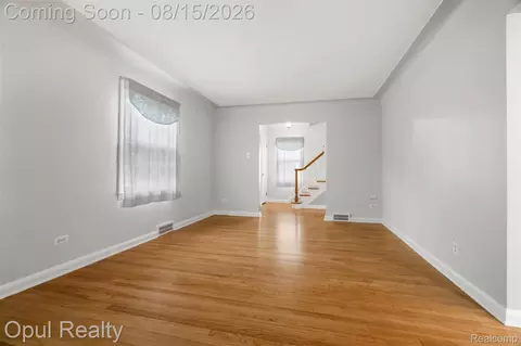 Living - 34805 Chestnut St, Wayne, MI 48184 photo 2 of 3