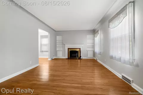 Living - 34805 Chestnut St, Wayne, MI 48184 photo 1 of 3