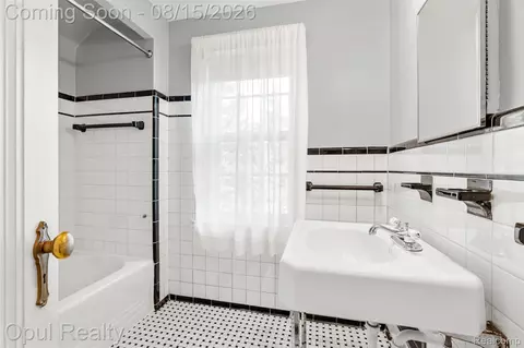 Bath - 34805 Chestnut St, Wayne, MI 48184 photo 1 of 2