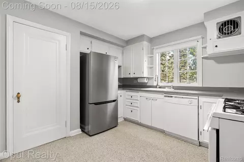 Kitchen - 34805 Chestnut St, Wayne, MI 48184 photo 2 of 3