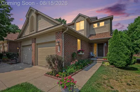 7142 Lavender Ln, Waterford, MI 48327